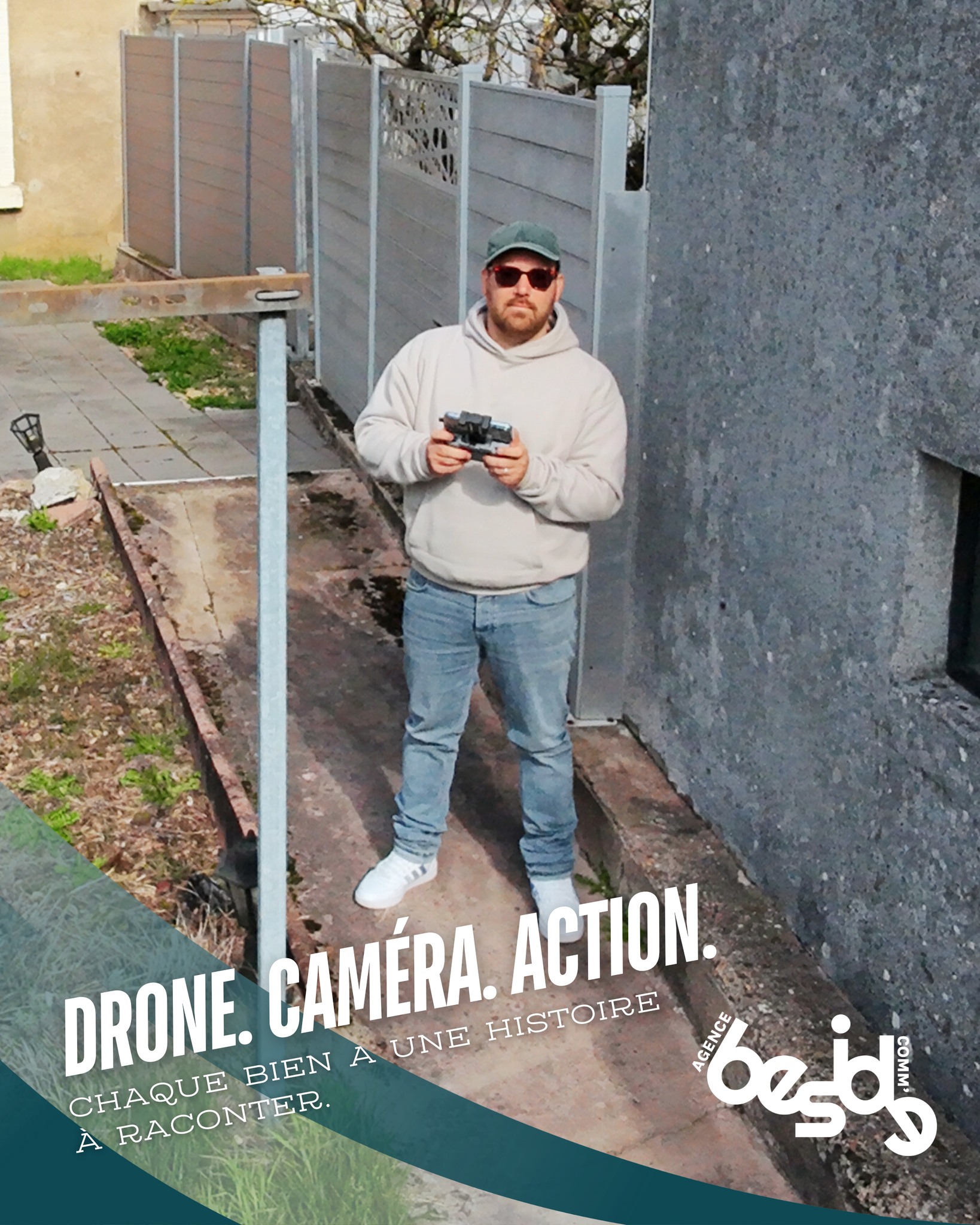 𝗨𝗻𝗲 𝗺𝗮𝗶𝘀𝗼𝗻, 𝗰̧𝗮 𝗻𝗲 𝘀𝗲 𝘃𝗲𝗻𝗱 𝗽𝗮𝘀 𝗮𝘃𝗲𝗰 𝗱𝗲𝘀 𝗽𝗵𝗼𝘁𝗼𝘀 𝗳𝗹𝗼𝘂𝗲𝘀 𝗲𝘁 𝘂𝗻 𝗽𝗹𝗮𝗻 𝗰𝗮𝗱𝗮𝘀𝘁𝗿𝗮𝗹. 🏡

Aujourd'hui, j'étais en tournage immobilier.
Drone dans le ciel. Caméra à la main. Plusieurs biens au programme.

Ce que je cherche à chaque fois ?
Pas juste des images propres. Une histoire.

→ Je filme les espaces pour qu'on ressente la circulation
→ Je traque les angles qui donnent envie de pousser la porte
→ Je prends de la hauteur pour révéler le cadre de vie dans son ensemble

Parce qu'une vidéo bien faite, ce n'est pas un bien qu'on regarde.
C'est une vie qu'on commence à imaginer.

Chaque angle est réfléchi. Chaque mouvement de caméra, choisi.
Parce qu'une annonce vidéo efficace, ça se construit , ça ne s'improvise pas.

Vous êtes agent immobilier ou propriétaire ? Parlons-en. 👇

#immobilier #videographeimmobilier #drone #tournageimmobilier #marketingimmobilier #realestate